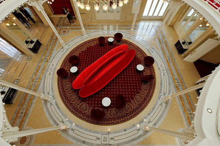 Hotel Hermitage Monte-Carlo red design sofa
