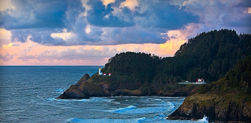 Heceta Lighthouse Bed & Breakfast - 7 Course Breakfast At The North West Pacific Ocean