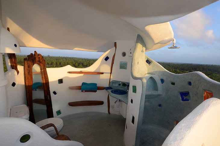 Watamu Treehouse rooftop bathroom