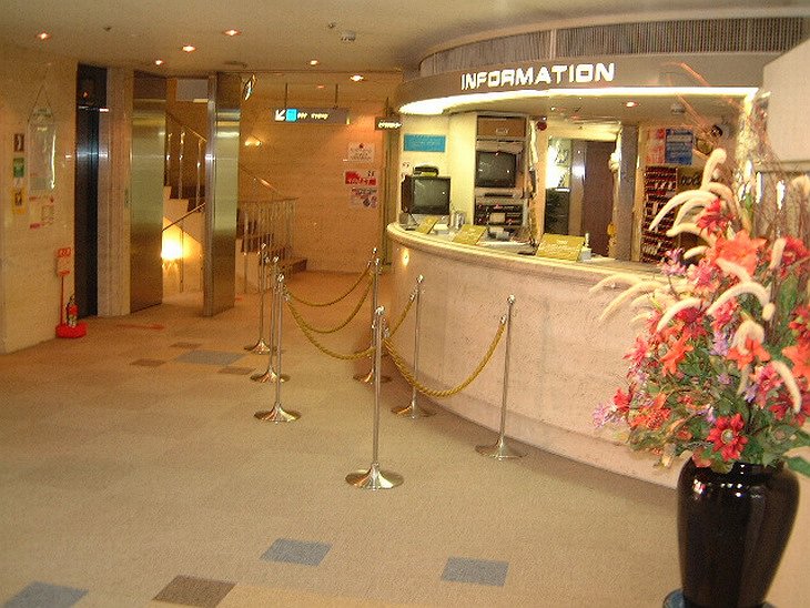 Asahi Plaza Capsule Hotel lobby