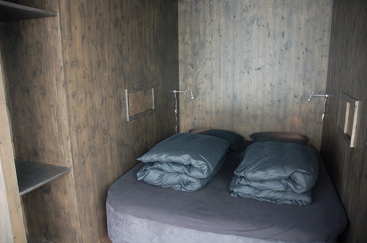 Juvet Landscape Hotel Scandinavian bed in the room