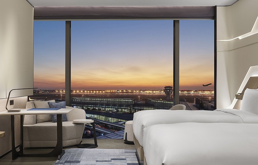 Hilton Shanghai Hongqiao International Airport - A Hotel Built for Plane Spotters