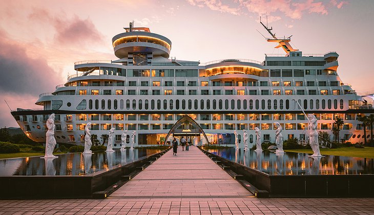 Sun Cruise Resort Entrance