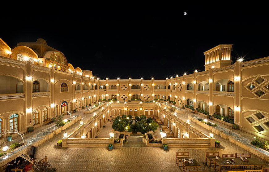 Dad Hotel - Yazdi Palace in Iran's Ancient Desert Town
