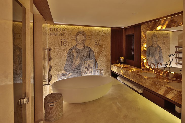 Ariana Sustainable Luxury Lodge Mosaic Bathtub