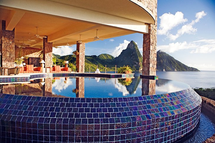 Jade Mountain Resort infinity pool