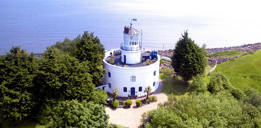 West Usk Lighthouse - Mutant Robots And Time Machines In A Historical Sea Tower At The River Usk