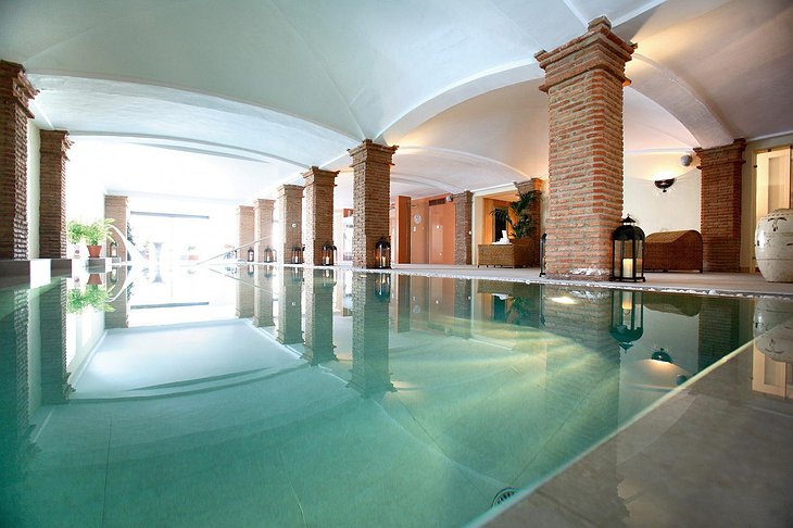 La Bobadilla indoor pool