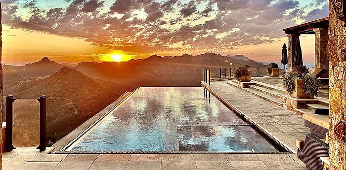 Malibu Rocky Oaks - Top Of The Hill Vineyard Estate