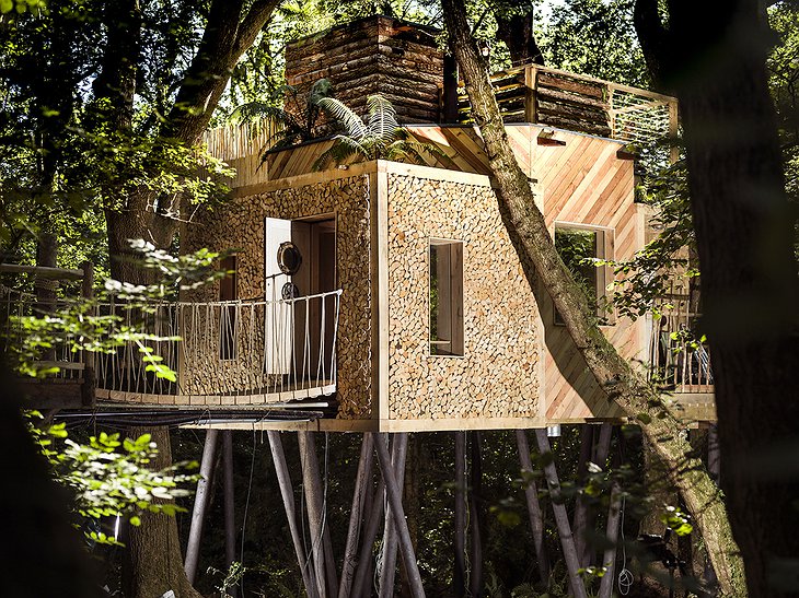 The Woodman's Treehouse log wall facade