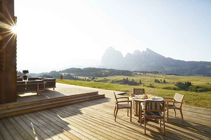 Adler Mountain Lodge - terrace seats & views