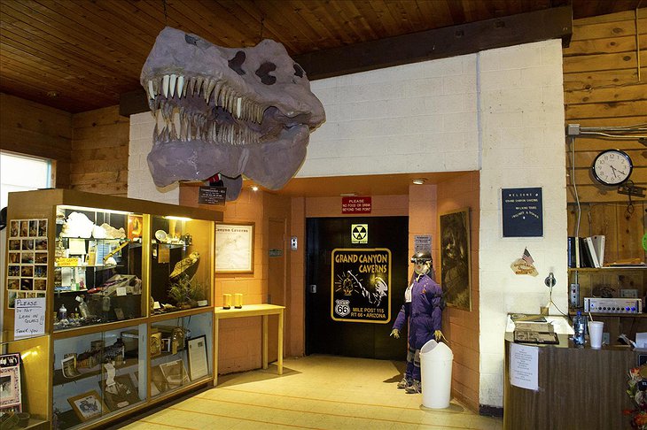 Grand Canyon Caverns entrance with dinosaur