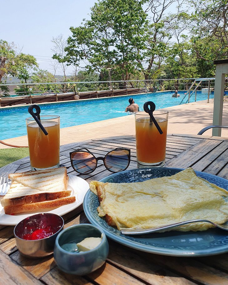 Xoxo Hostel Breakfast By The Pool