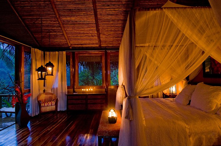 Canopy Honeymoon Suite bedroom