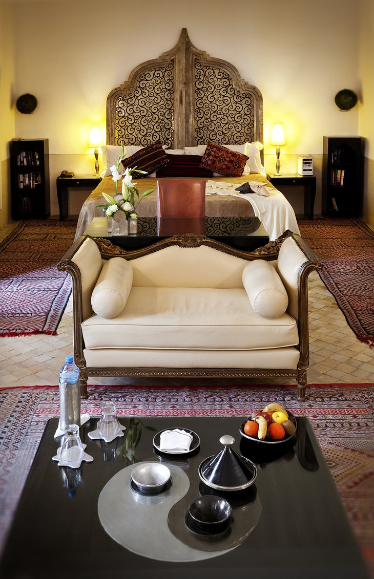 Riad Farnatchi bedroom