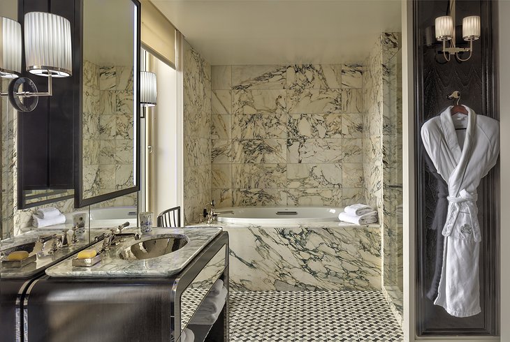 The Carlyle, A Rosewood Hotel - Central Park Suite Bathroom