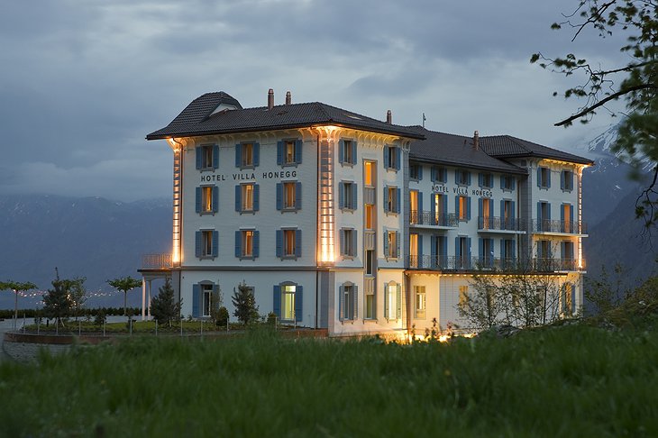 Hotel Villa Honegg at night