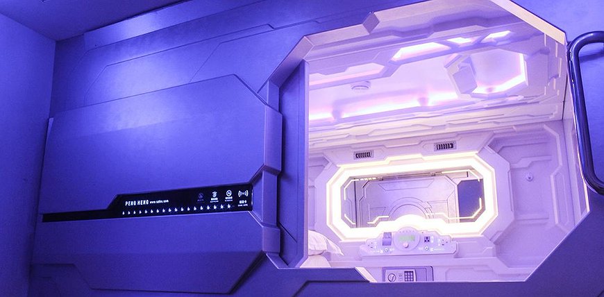 Pengheng Space Capsules Hotel - Served By Robots