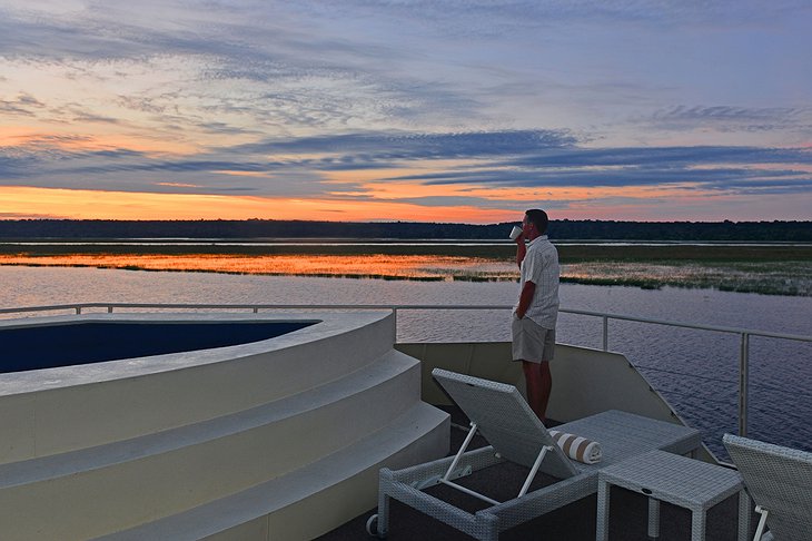 Zambezi Queen outdoor jacuzzi at sunrise