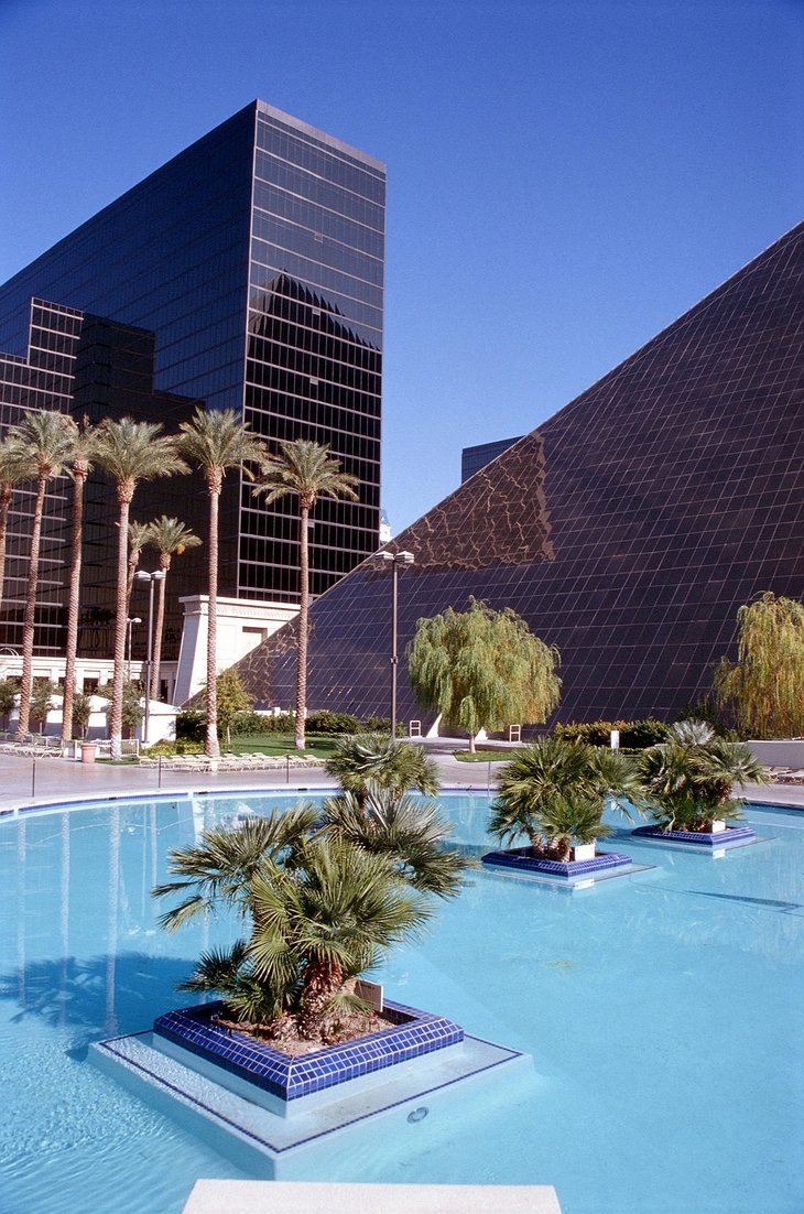 Luxor hotel swimming pool