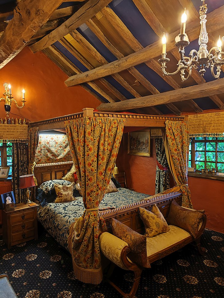 Wizards Thatch Camelot Suite Bedroom