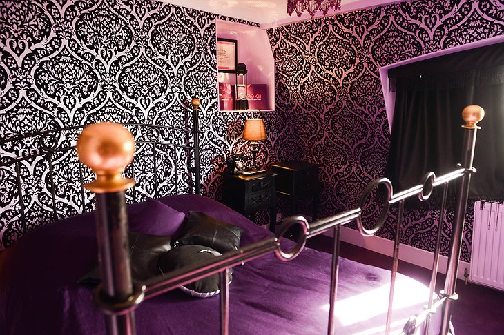 Black and Purple room