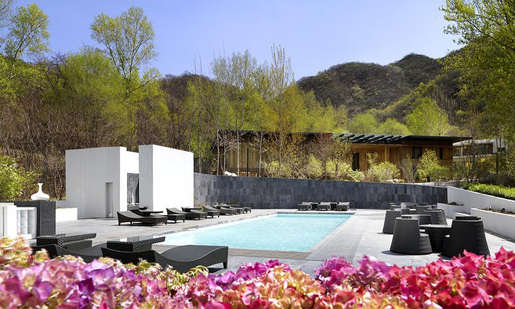 Commune by the Great Wall pool