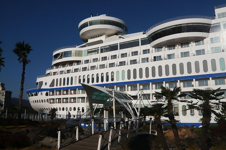 Sun Cruise Resort cruise ship