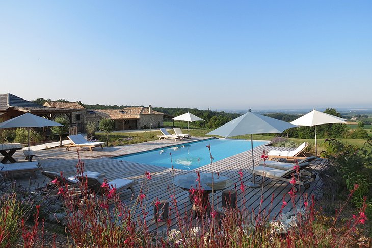 Chateaux Dans les Arbres infinity pool