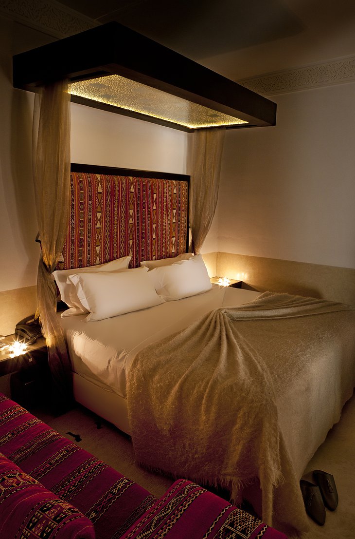 Riad Farnatchi bed