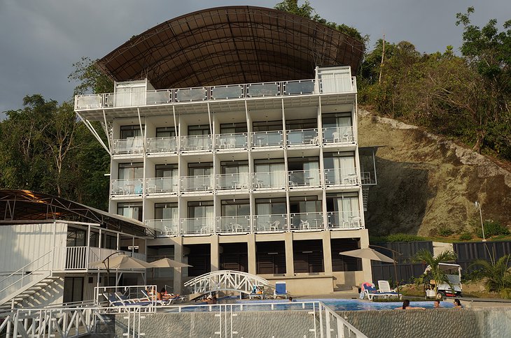 Shipping container hotel in Costa Rica