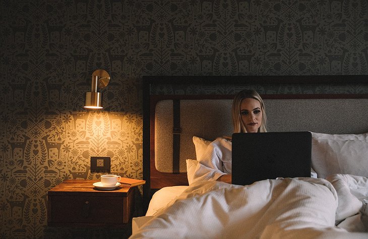 Hewing Hotel Laptop In The Bed