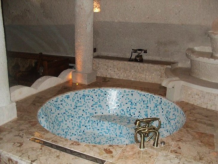 Jacuzzi in the room