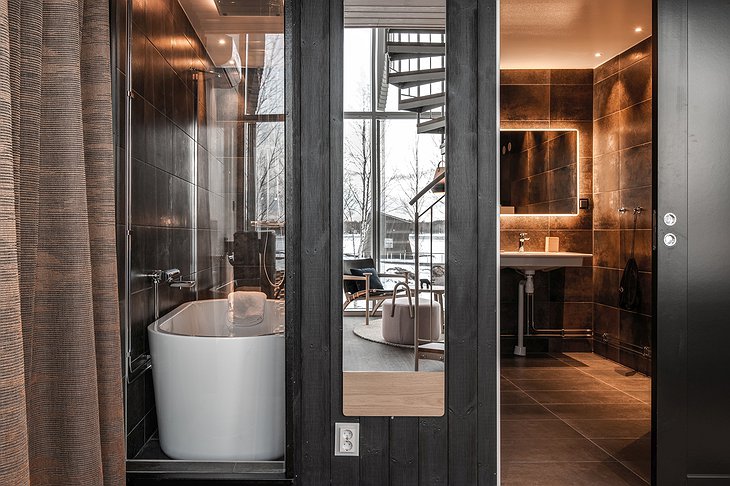 Arctic Bath Land cabin bathroom