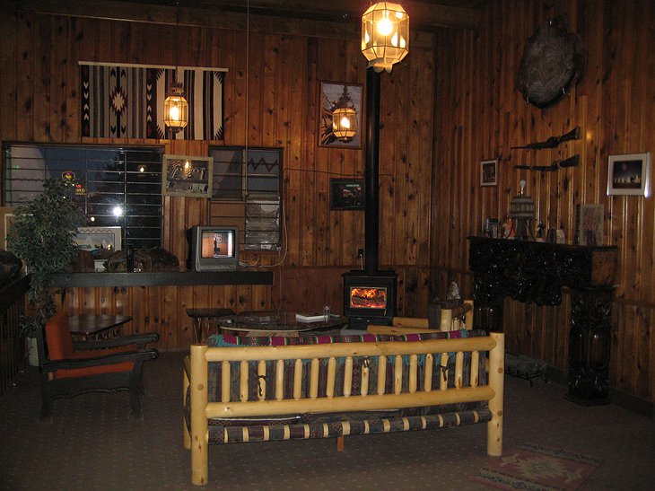 Wigwam Motel lobby