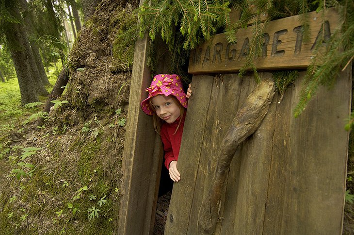 Small girl in the door