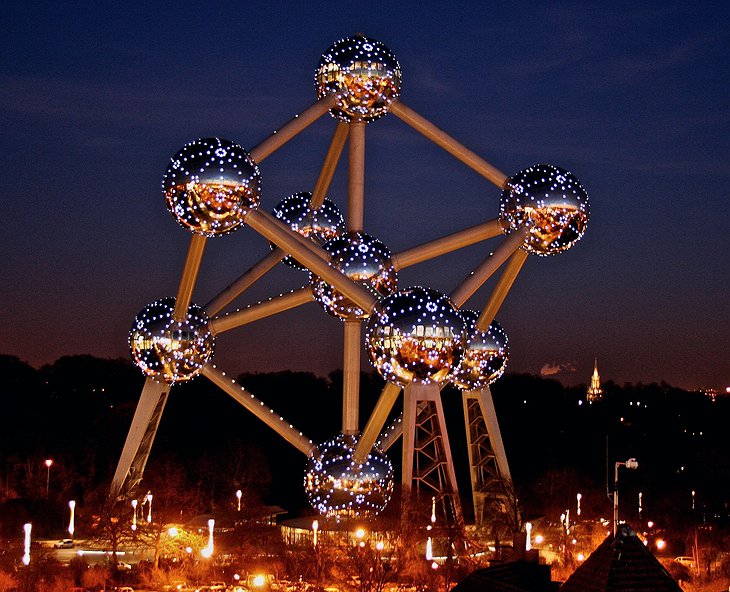 Atomium tower at night