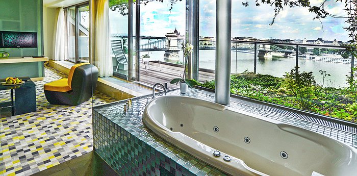 Lanchid 19 Design Hotel - Glass Design Hotel With A Medieval Water Tower In Budapest