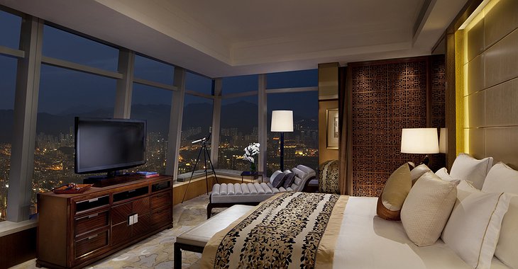 Premier Executive Suite bedroom