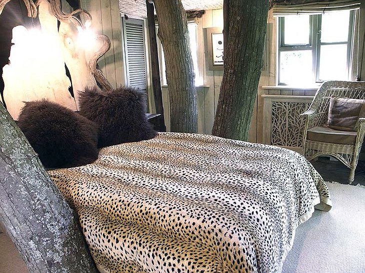 Castle Cottage Treehouse room
