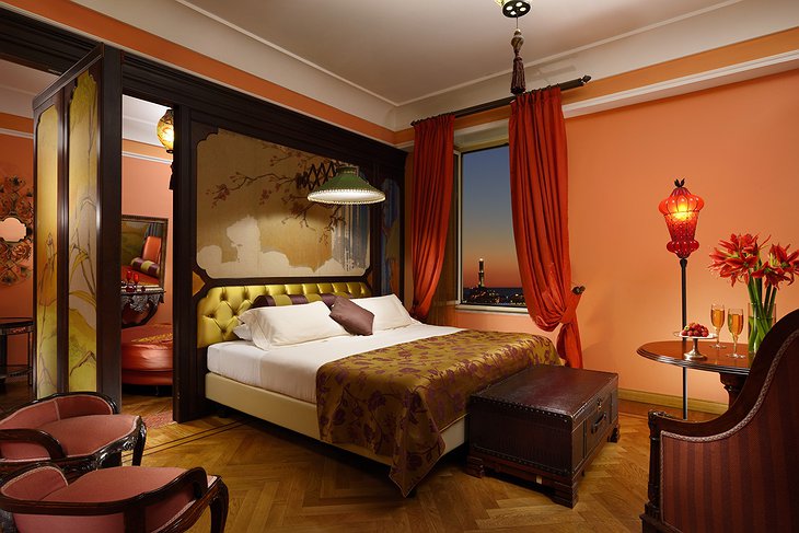 Grand Hotel Savoia Genova oriental room