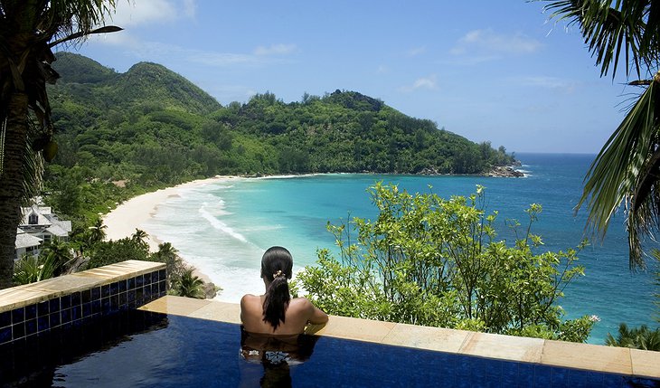 Girl at the edge of the pool looking over the Indian Ocean