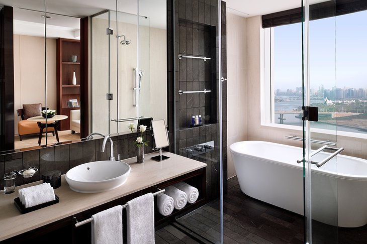 InterContinental Dubai Festival City bathroom