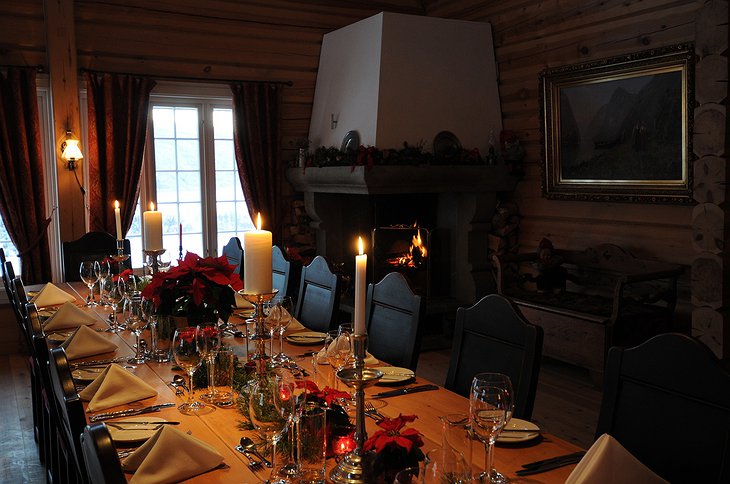 Storfjord Hotel long traditional table