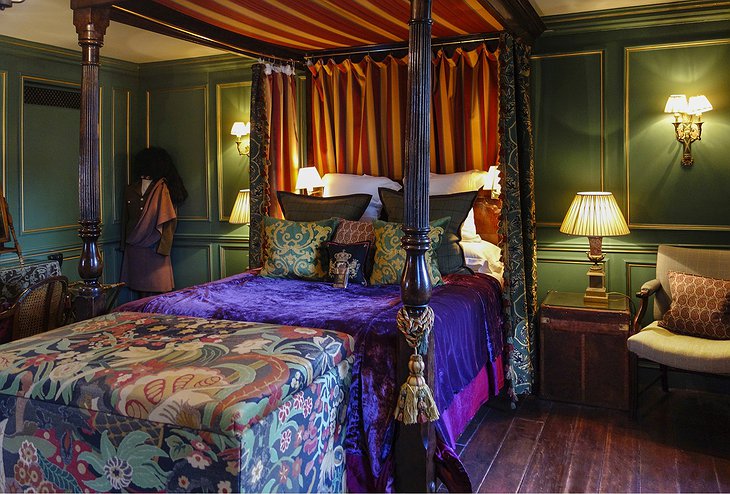 The Witchery by the Castle Guardroom Bed