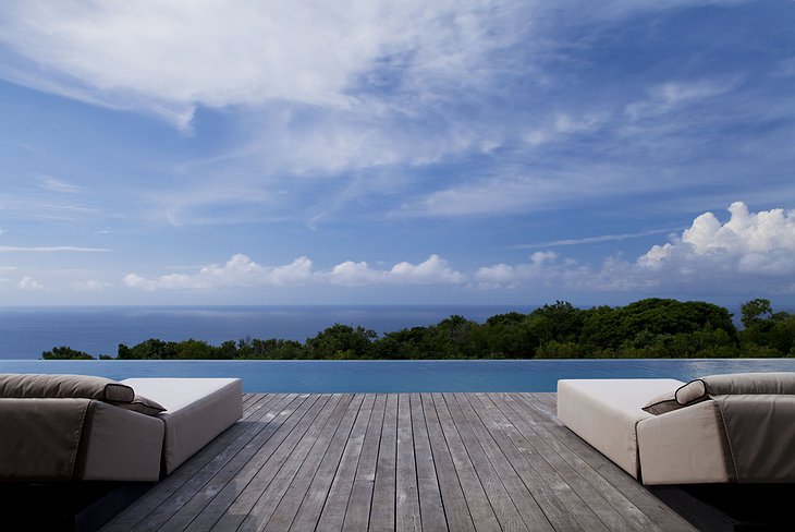 3 bedroom villa pool side with sea view
