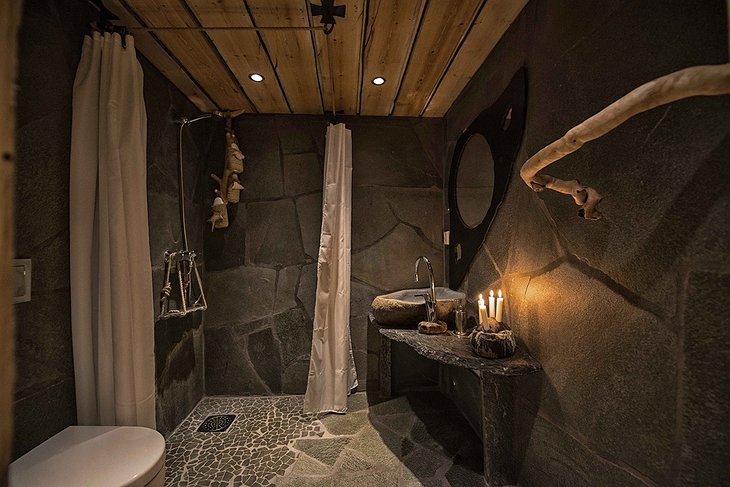 Engholm Husky Lodge bathroom