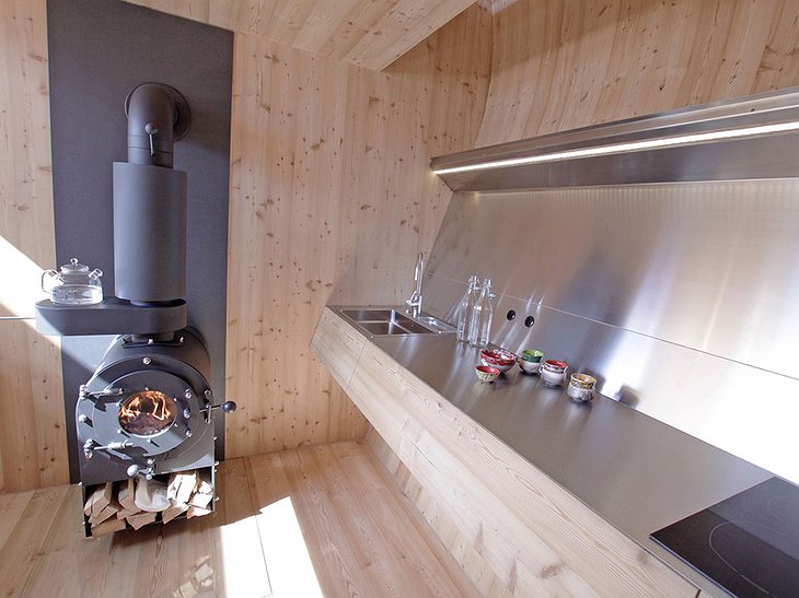 Ufogel kitchen and fireplace