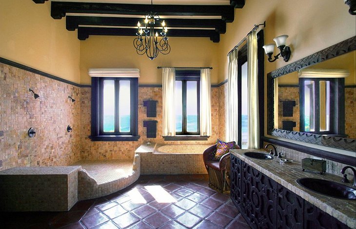 Hacienda Cerritos bathroom