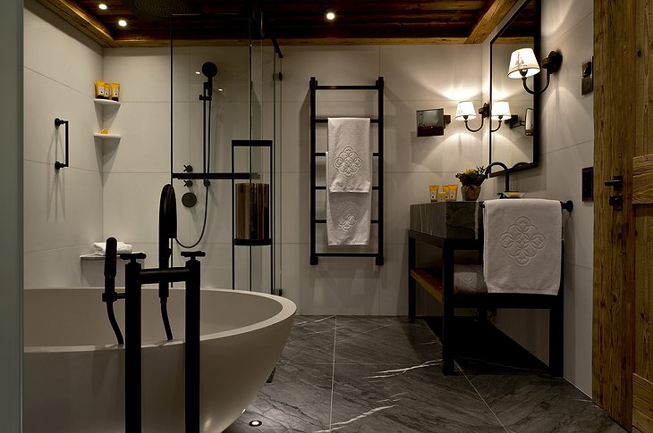 Alpina Gstaad Panorama Suite Bathroom